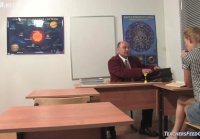 profesora de astronomía y estudiante follando en clase