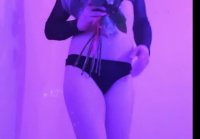 Sissy girl muestra su figura femenina