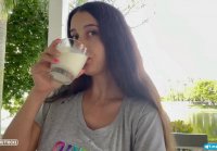 Cubrí la cara de la mujer armenia con semen y envié al café para comer una rosquilla