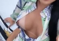 Hermosa transexual le pone a su novio en la mejilla