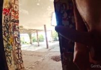 Pajeando en una casa abandonada con un extraño