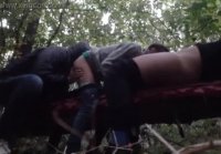 Sexo en un bosque oscuro de tres lesbianas cachondas