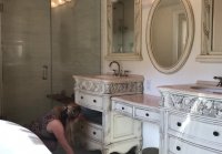 Milf atascada en el baño luego follada adolescente