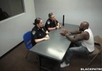 Negro criminal fucks mujer policias