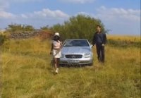 Pareja interracial go for a drive