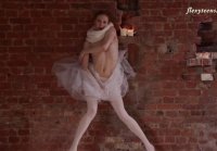 Playful ballerina Ksyusha Zavitukha naked during performance