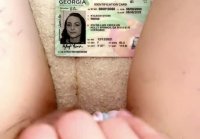 Coño con pasaporte al fondo