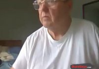 Viejo masturbándose su gran polla