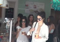 Kendall Jenner dares a ?norm collar?, almost topless dan