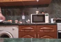 Joven pareja rusa follando en la cocina filmando en camara