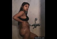 Hoy exclusivo sexy desi model bathing