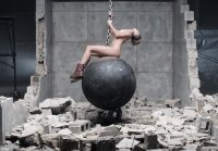 Miley Cyrus   Wrecking Ball (Video oficial) download free