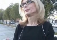 Nina Hartley invita a 2 chicos negros a la casa