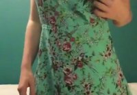 Chica con vestido verde