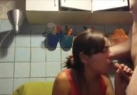 Corrompe a la esposa joven trabajando en su anal