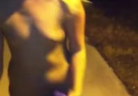 Chica desnuda en la noche en el parque se folla